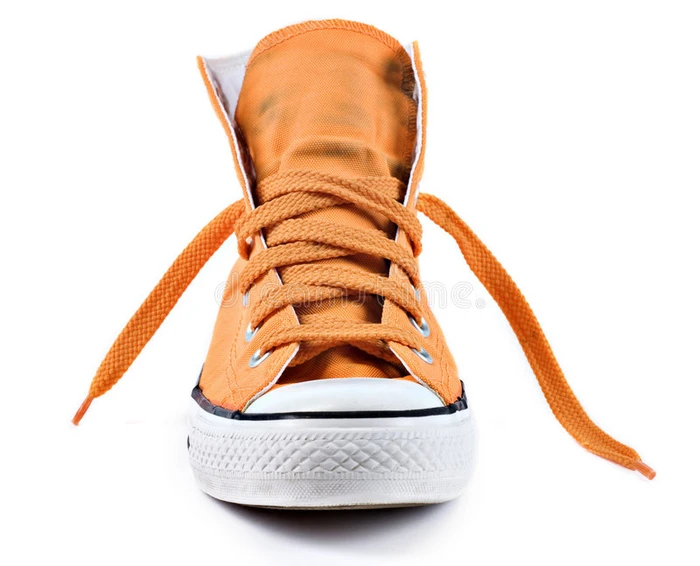 孤立的橙色运动鞋