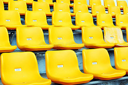 黄色足球座椅