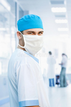 戴口罩的医生