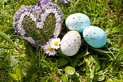 春季室外彩蛋装饰