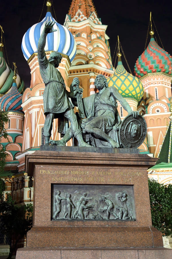 莫斯科夜间米宁和波扎尔斯基纪念碑