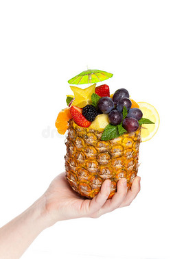 手拿水果摄影图|手拿菠萝水果沙拉