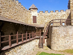 城堡和历史堡垒的防御墙