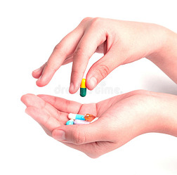 药物胶囊和药丸在手