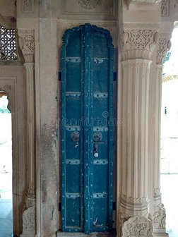 古特·基·查特里亚古老的传统木门，古老的建筑