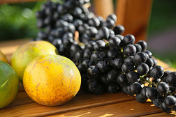 果园新鲜浆果或葡萄果实，干净的水果或流行的水果背景，农业果园的市场水果