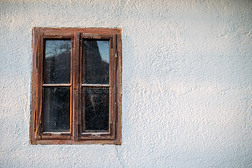 封闭的旧木窗