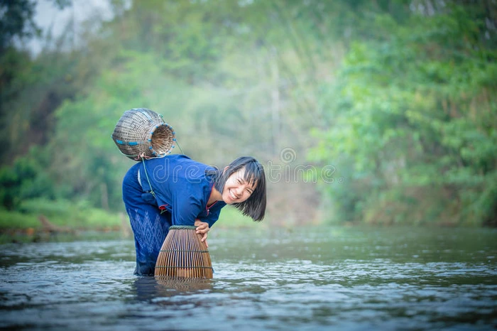 亚洲女孩钓鱼