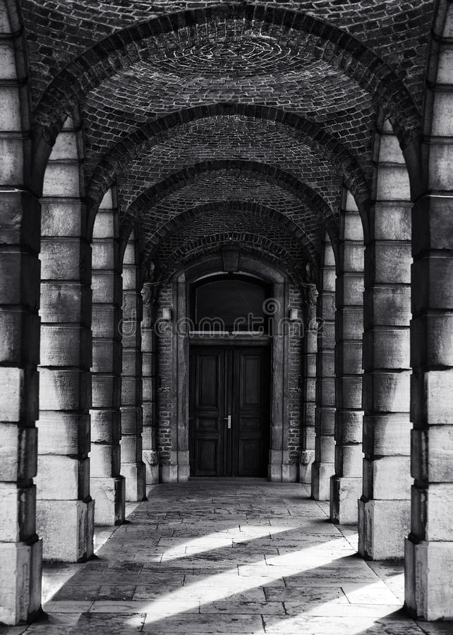 走廊有黑白硒柱照片抽象建筑照片黑白照片建筑细节
