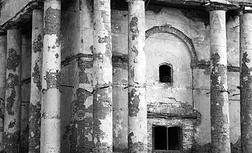 古老的废墟，古老的废弃建筑，黑白照片