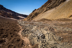 穆特诺夫斯基火山上的桑迪山裂缝