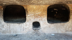 蒙特苏墓地的新石器时代坟墓 这是一个神圣的坟墓它有一个头骨的形状