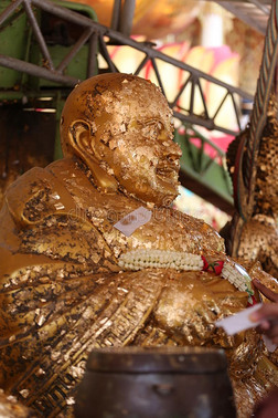 中国神像在泰国寺庙。