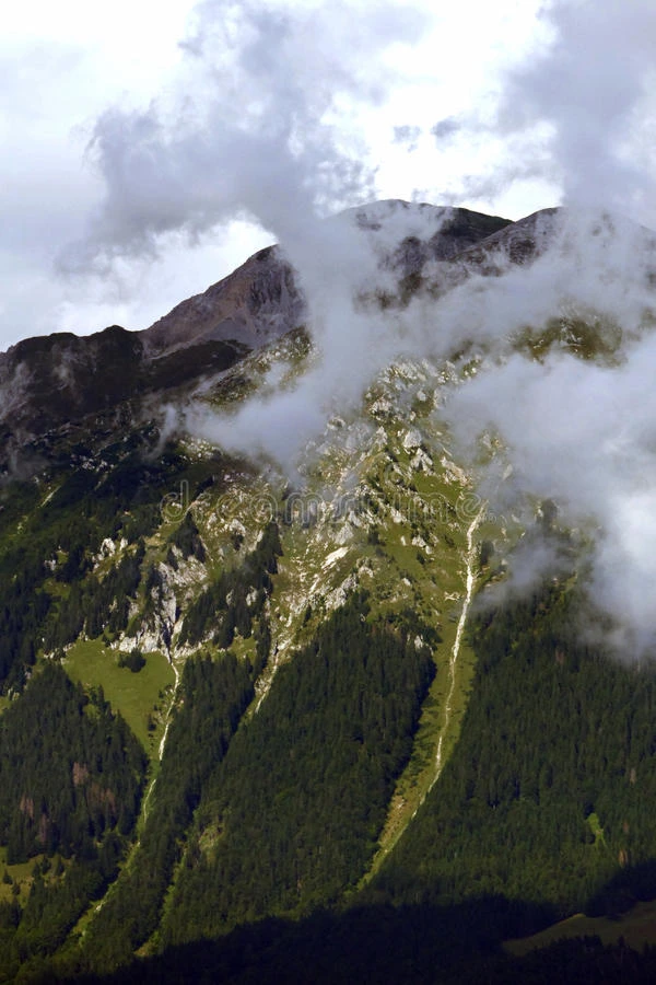 美丽的风景朱利安阿尔卑斯山从斯洛文尼亚欧洲