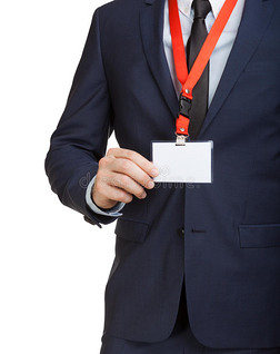 在展览或会议上商人在挂绳上戴着空白身份证或名片