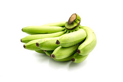 白色背景上的大新鲜绿色香蕉