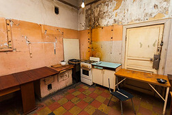 恶劣的厨房是（be的三单形式采用指已提到的人临时的寓所为liv采用gex是（be的三单形式tence