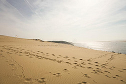 美丽的照片关于指已提到的人最高的沙丘关于欧洲和一太阳