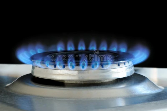 自然的气体燃烧的向厨房气体炉