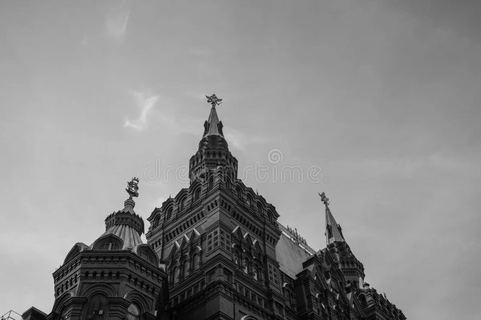 老的历史的建筑物关于指已提到的人首都关于俄罗斯帝国采用黑的和wickets三柱门