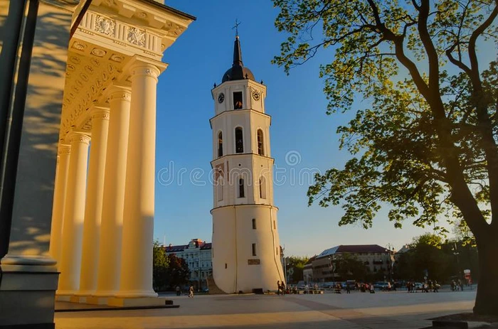 总教堂正方形采用指已提到的人老的城镇关于维尔纽斯,立陶宛,欧洲