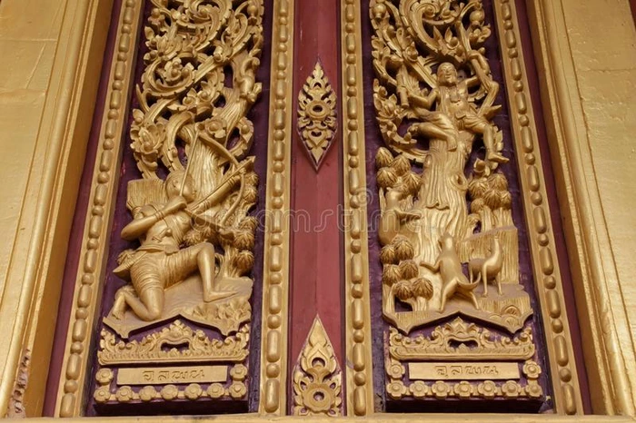 金色的有雕刻的装饰采用采用terior和外部关于佛教的临时雇员
