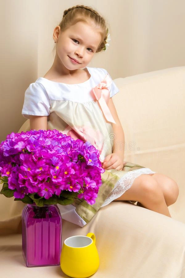 小的女孩和一花束关于花