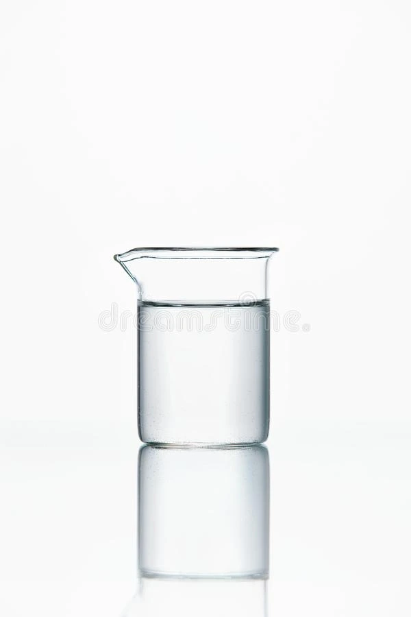 实验室玻璃和透明的液体