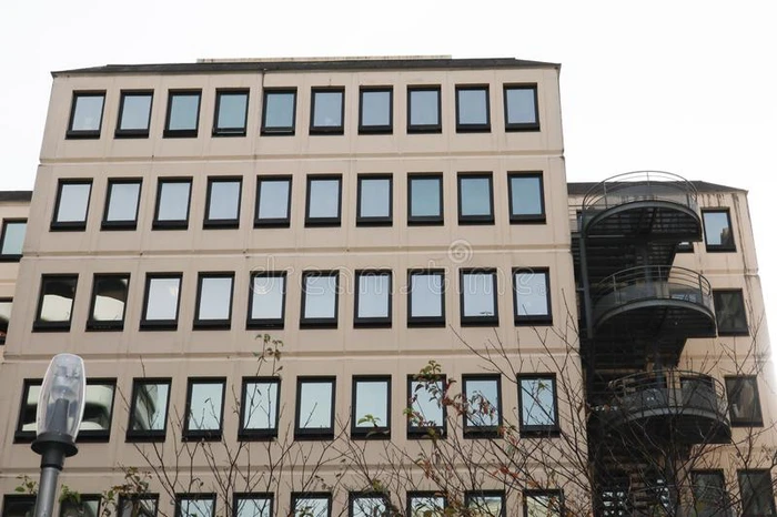 光滑的几何学的建筑物采用指已提到的人城市