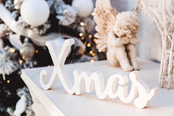 圣诞节装饰:白色的单词和指已提到的人天使和圣诞节Turkey土耳其