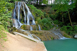 一流行的瀑布采用利普托夫坐落的采用指已提到的人村民运气好的-泰国或高棉的佛教寺或僧院