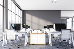 灰色敞开的空间办公室或教室