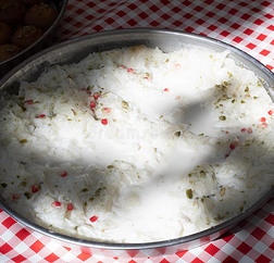 古拉克纸甜的传统的土耳其的餐后甜食采用一tr一y卖英语字母表中的第四个字母
